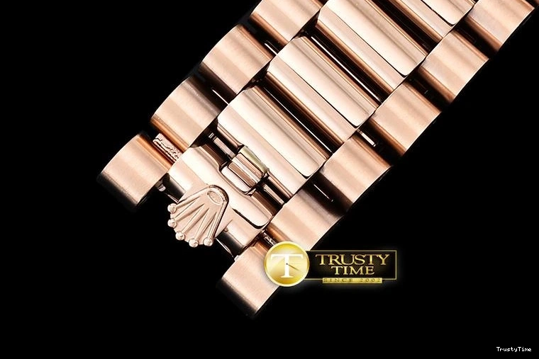 1116 RDD0218A – DayDate 40mm Casual 690